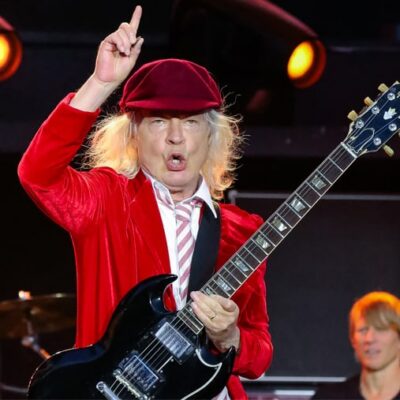 O riff dos anos 50 que ficou colado a Angus Young e o levou perto do 'rap'